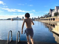 クールダウンのため海に飛び込み!