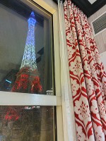 ホテルの部屋からはエッフェル塔が臨めました