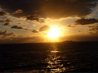 翌朝。部屋から見える地中海からの朝日は絶景！！まぶしいです。