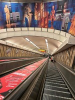 プラハの地下鉄のエスカレーター（Deak Ferencter 駅）