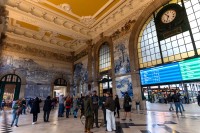 アズレージョが綺麗なサン・ベント駅