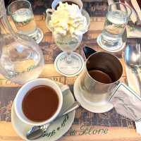 Cafe de Floreにて