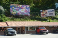 ノースカロライナ側のチェロキー族の街（Cherokee）。