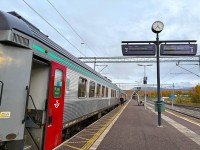 アビスコ・オストラ駅 停車時間も15分あり、こちらは駅らしい駅