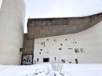 雪のロンシャン礼拝堂