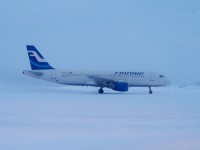まっ白のイバロ空港。