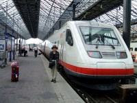 ベンドリー特急電車：ヘルシンキ駅のホームにて