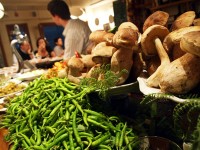 キノコ料理で有名なバルへ