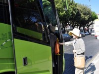 アルケオバスに乗り込む