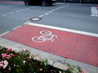 ホテル外には自転車道