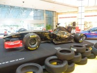 ルノーのF1マシン展示