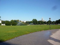ウィーン　ホーフブルク王宮前の庭園。旅先で思いがけず虹をみることができました！