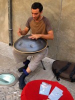 グラナダ　ハング（スイスの新しい楽器らしいですが、イスラムの雰囲気がよく出ていました）