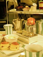 バラの添えられたお茶会