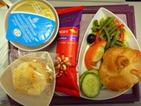 あまりお腹が空いてないけど、機内食2回目です（笑）軽食でしたけど。ドライフルーツミックスはおやつ用に持ち帰りました。