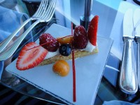 手始めに、可愛らしいイチゴのケーキから♡