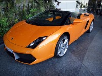 ホテルの前には、ランボルギーニ2台！！！ホテルの車らしく、写真を撮ってもいいといわれました。