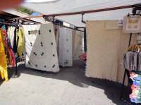 布、レースなどの手工芸品が多かったです。