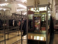 市民会館のクローク。8チェココロネの有料？