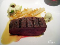 牛肉のグリル。7～8cmあります