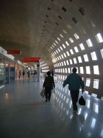 フランス／シャルル・ド・ゴール空港にて　帰国の途へ