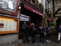 中に入るとちょっとした商店街になってます。残念ながらプラールおばさんのお店には入る時間がありませんでした