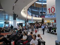 シドニー空港　乗継待ちです