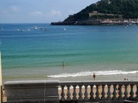 朝の散歩（3） ： 日が昇って海の色がエメラルドに