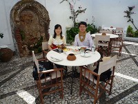 レストラン「サン・ローザス」の昼食の様子です
