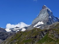 シュヴァルツゼーからのマッターホルンは近すぎて山を見上げるようでした