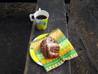 シナモンロールとコーヒー