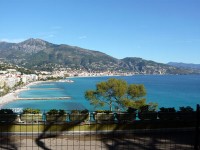マントンのイタリア国境を前にして。右端はもうイタリアだそうです。