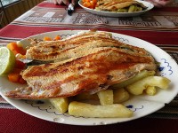チチカカ湖の名物料理。トラウト
