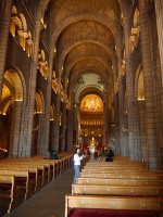 中に入ると小さいながらも、神聖な雰囲気☆