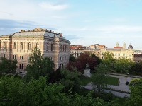 ホテルPALACEの部屋から見たトミスラム公園