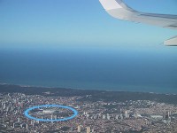 ドゥナススタジオと翼を写真におさめる