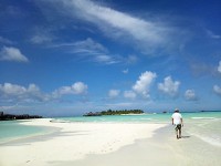 水上コテージ前には浅瀬が広がる