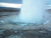 10分ごとに吹き出る間欠泉