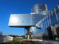 バルセロナの建築(4)　ガスナチュラルビル(日本でいう東京ガス)。どういう構造してるんだろう・・