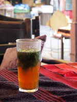 疲れたらカフェに入ってミントティー(シャウ)