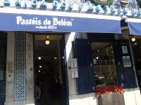 エッグタルト発祥の店として有名なこちらで実物を堪能しました！タルトの皮がさくさくしていてカスタードも甘すぎず美味しかったです