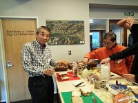 昼食のサンドイッチ作り