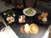 食べきれないくらいギリシャの伝統料理がたくさん
