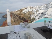 サントリーニ島最後の朝食　絶景を眺めながら