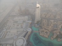 ＡＴ　ＴＨＥ　ＴＯＰからの眺め　左の大きな建物がドバイモールです　広すぎ～