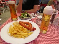 ビールとソーセージとポテトの組み合わせは最高！