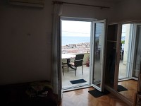 宿泊先 SOBE の部屋のテラスから赤い屋根群が見える。