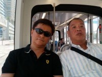 ドバイ車内にて