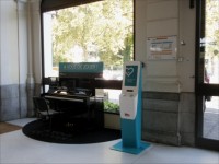 こんな田舎の小さな駅にもピアノが置いてあります。